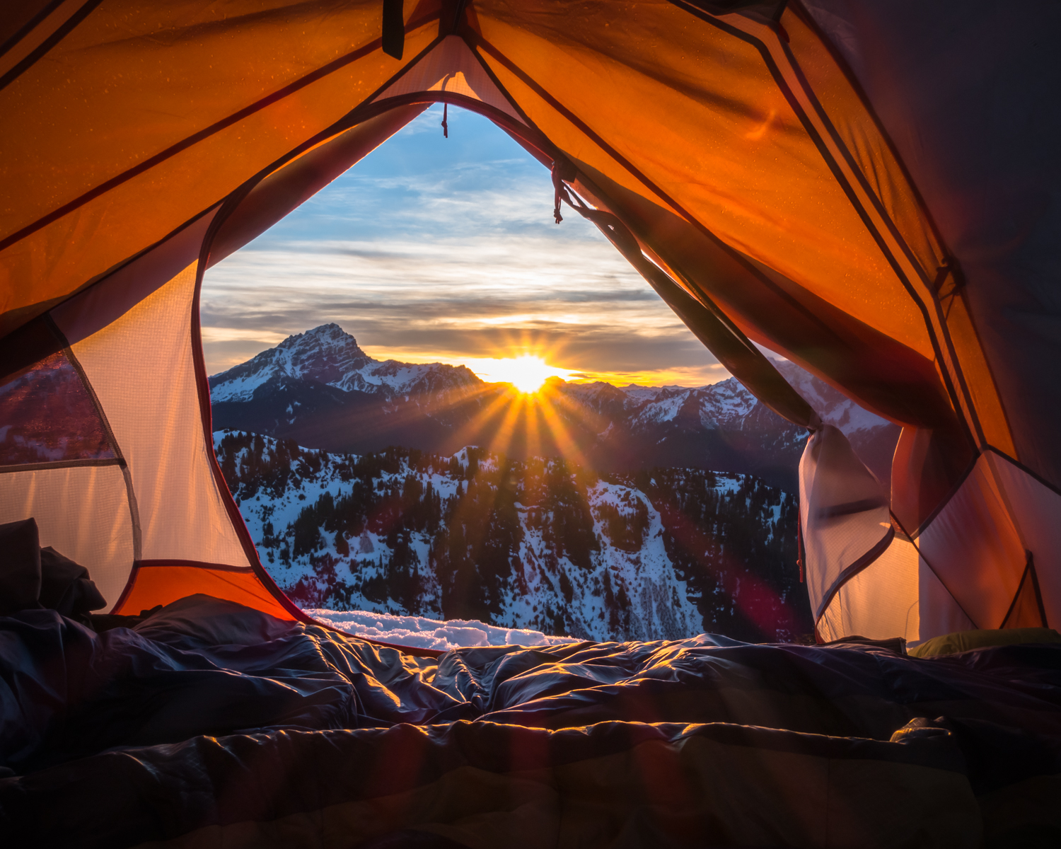 Nature Adventures: How to Choose the Right Hiking Tent | lifestylemanor